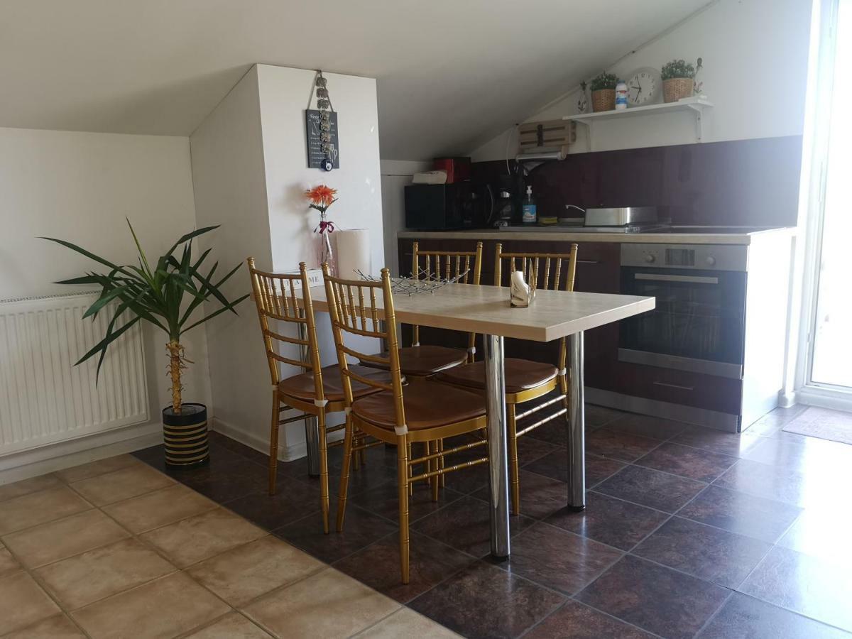דירות Voluntari Apartament Iulia מראה חיצוני תמונה